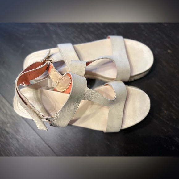 Cole Haan Sandals, Size 10 - Picture 5 of 9